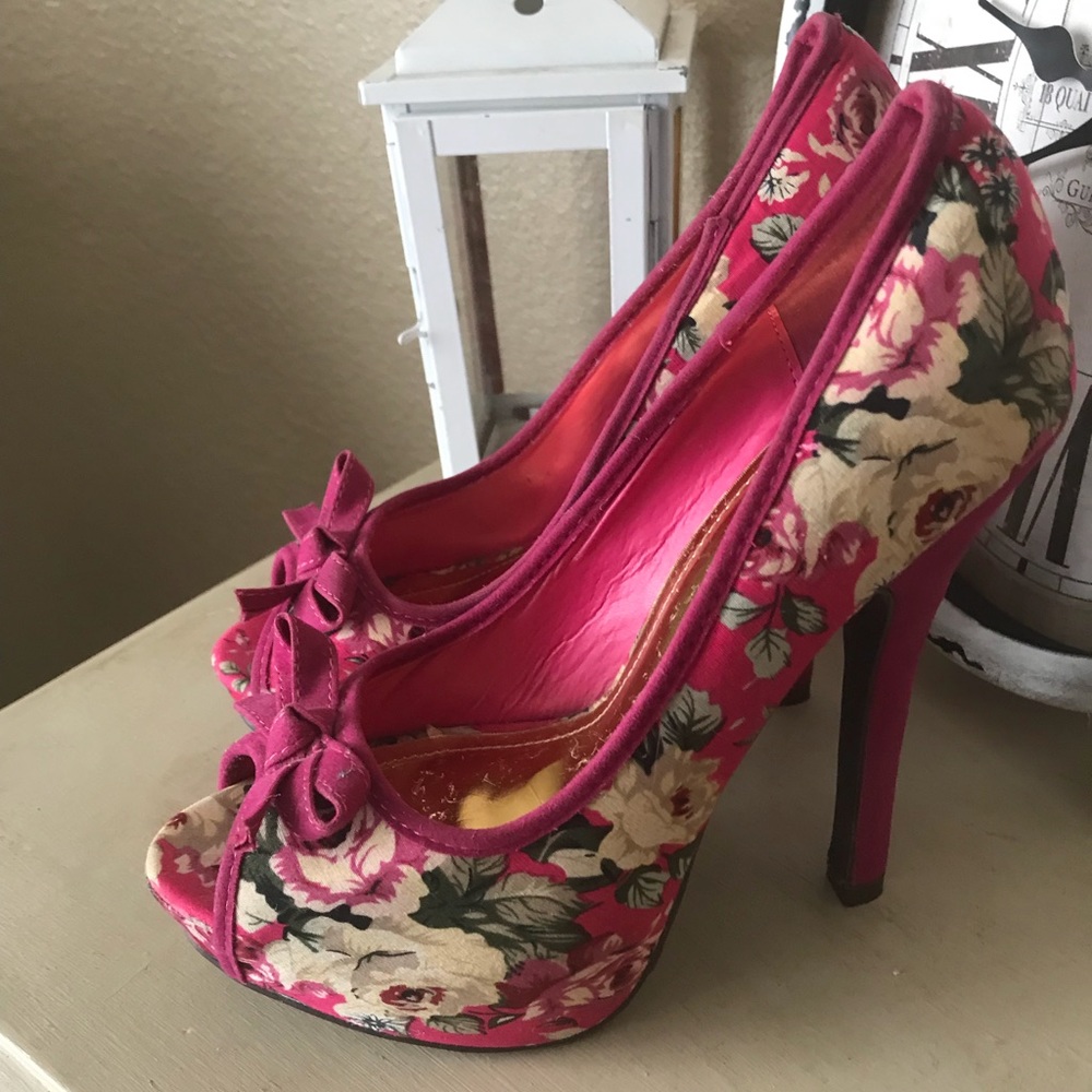 Beautiful PUMP HEELS - Picture 6 of 8